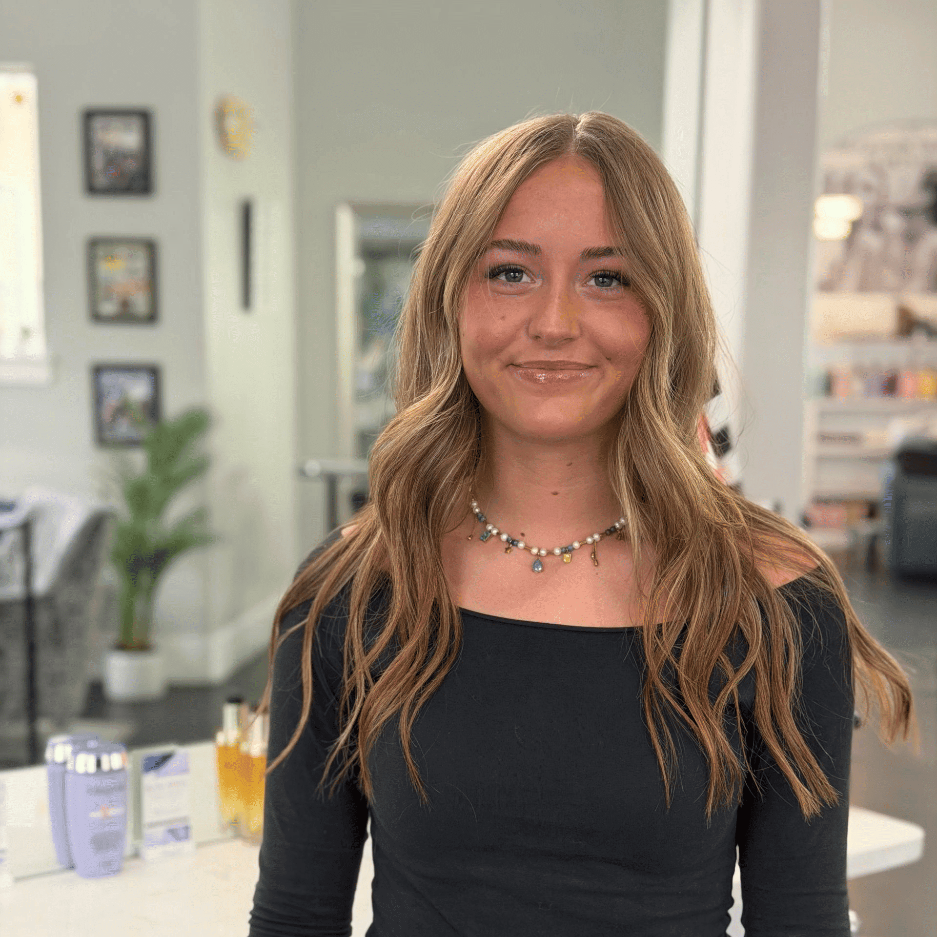 Portrait of Ella, a professional stylist at Ottalaus Salon, showcasing their expertise and style.