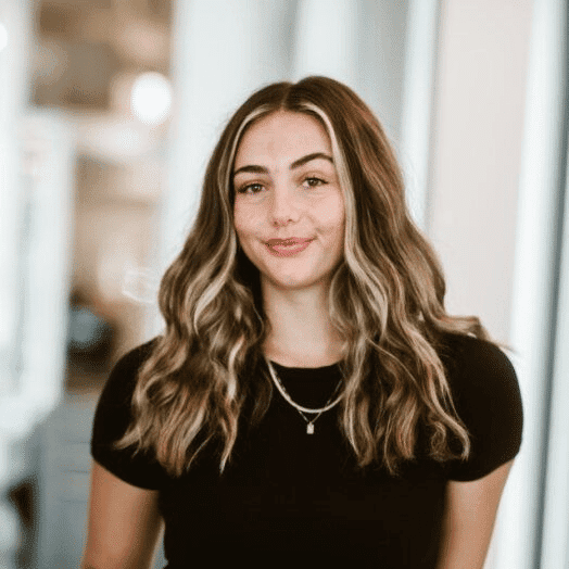 Portrait of Sylvie, a professional stylist at Ottalaus Salon, showcasing their expertise and style.