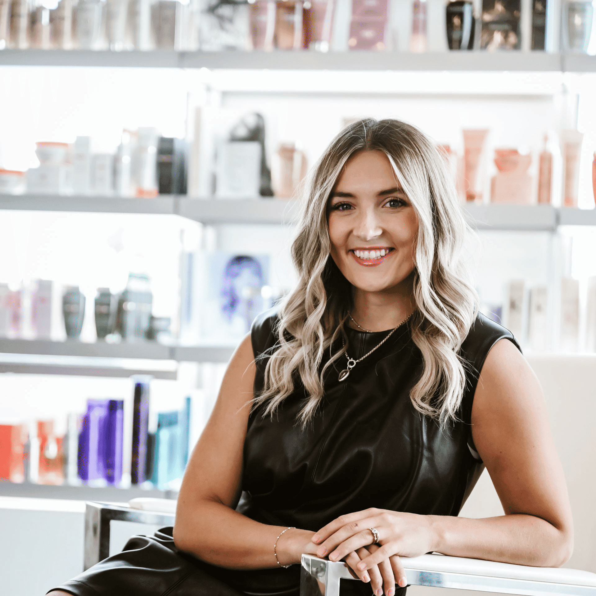 Portrait of Addi, a professional stylist at Ottalaus Salon, showcasing their expertise and style.