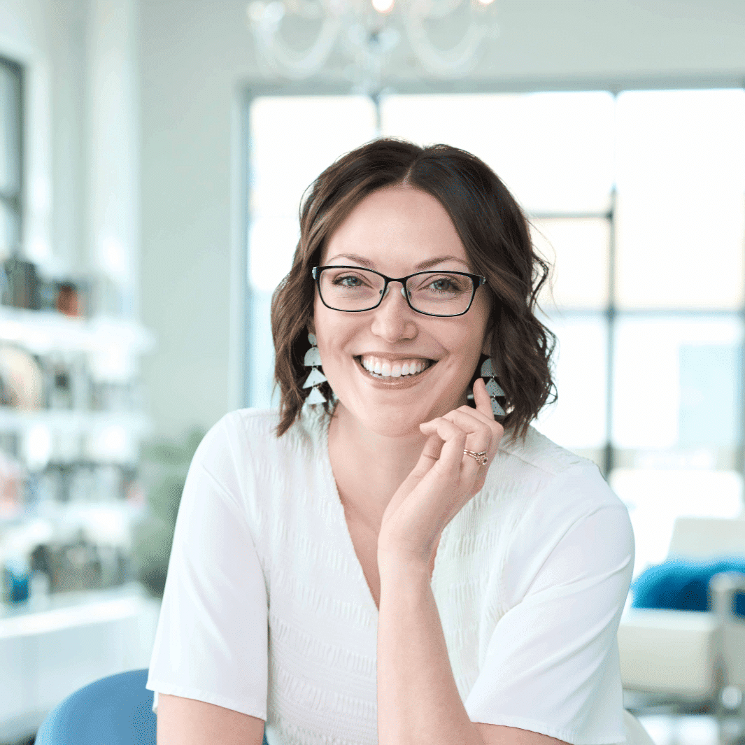 Portrait of Stephanie J, a professional stylist at Ottalaus Salon, showcasing their expertise and style.